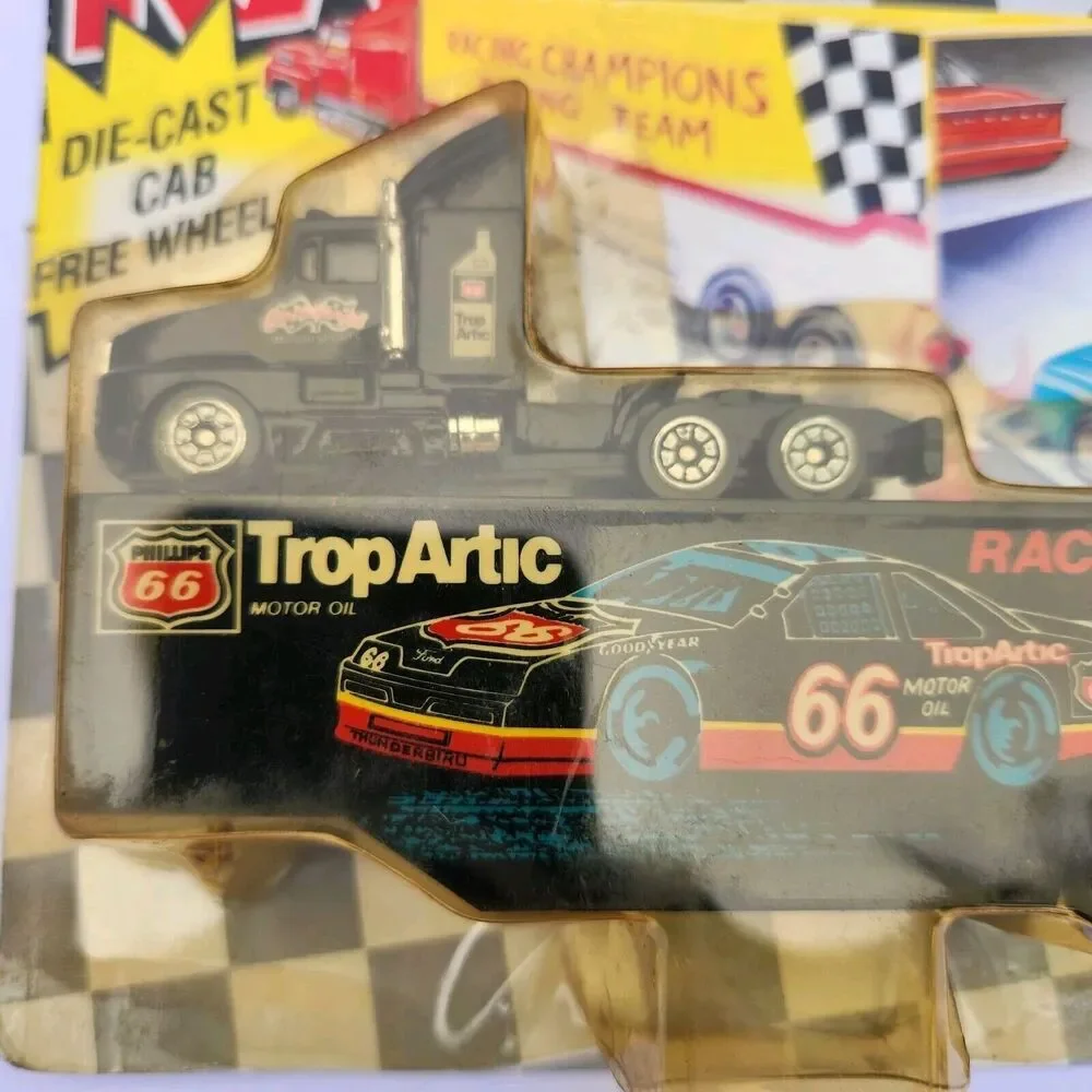 RACING CHAMPIONS 66/Trop Artic Racing Team Transporter Black with MINI Stock Car